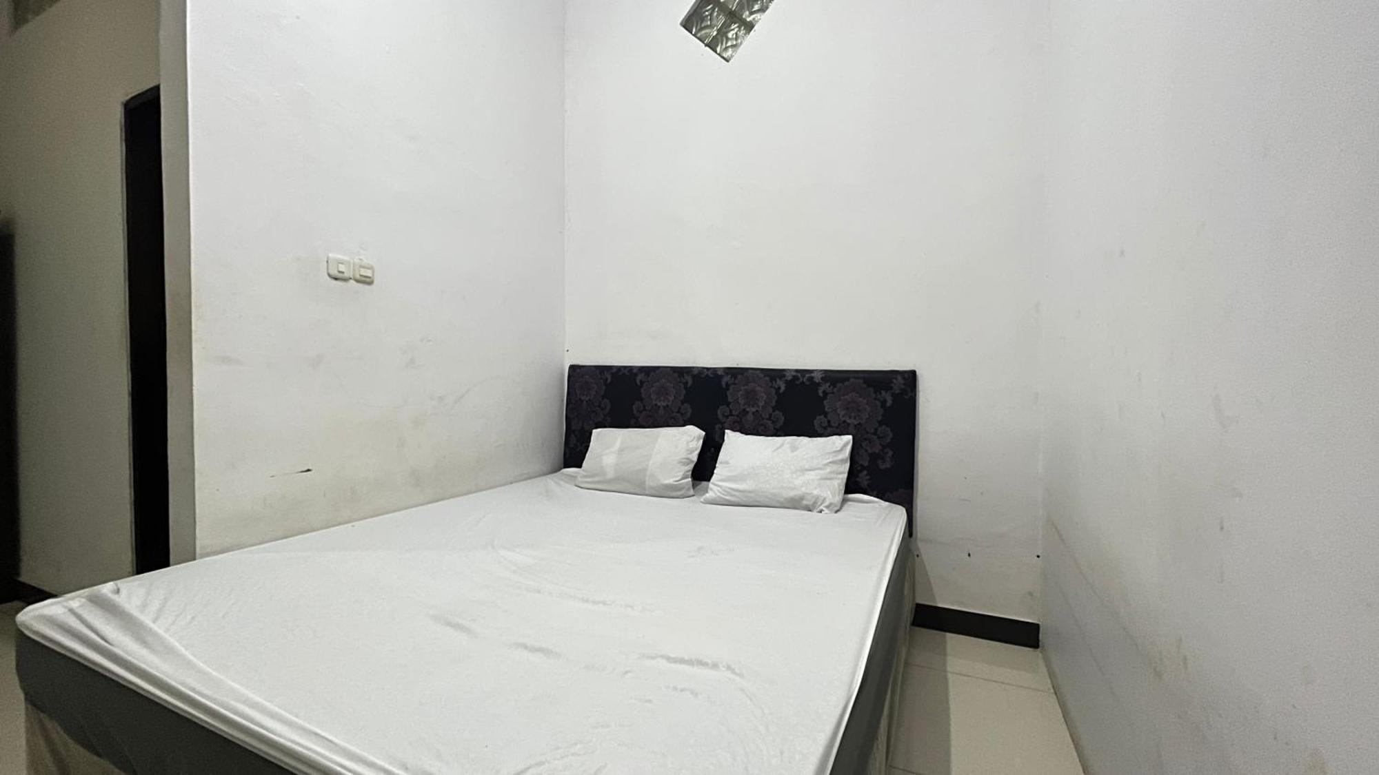 Hotel Oyo 92100 Kost Biru Makassar Exterior foto