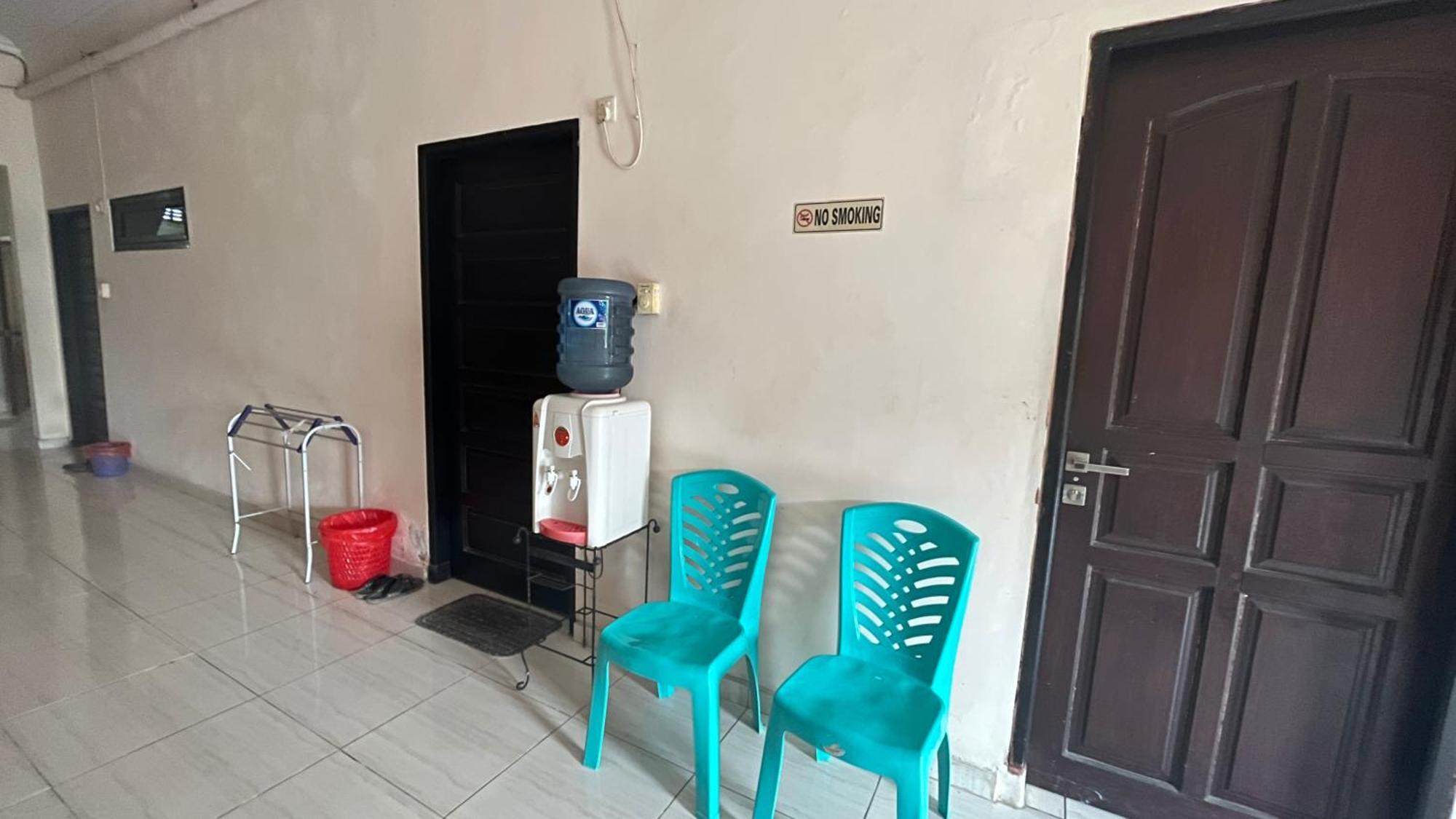Hotel Oyo 92100 Kost Biru Makassar Exterior foto