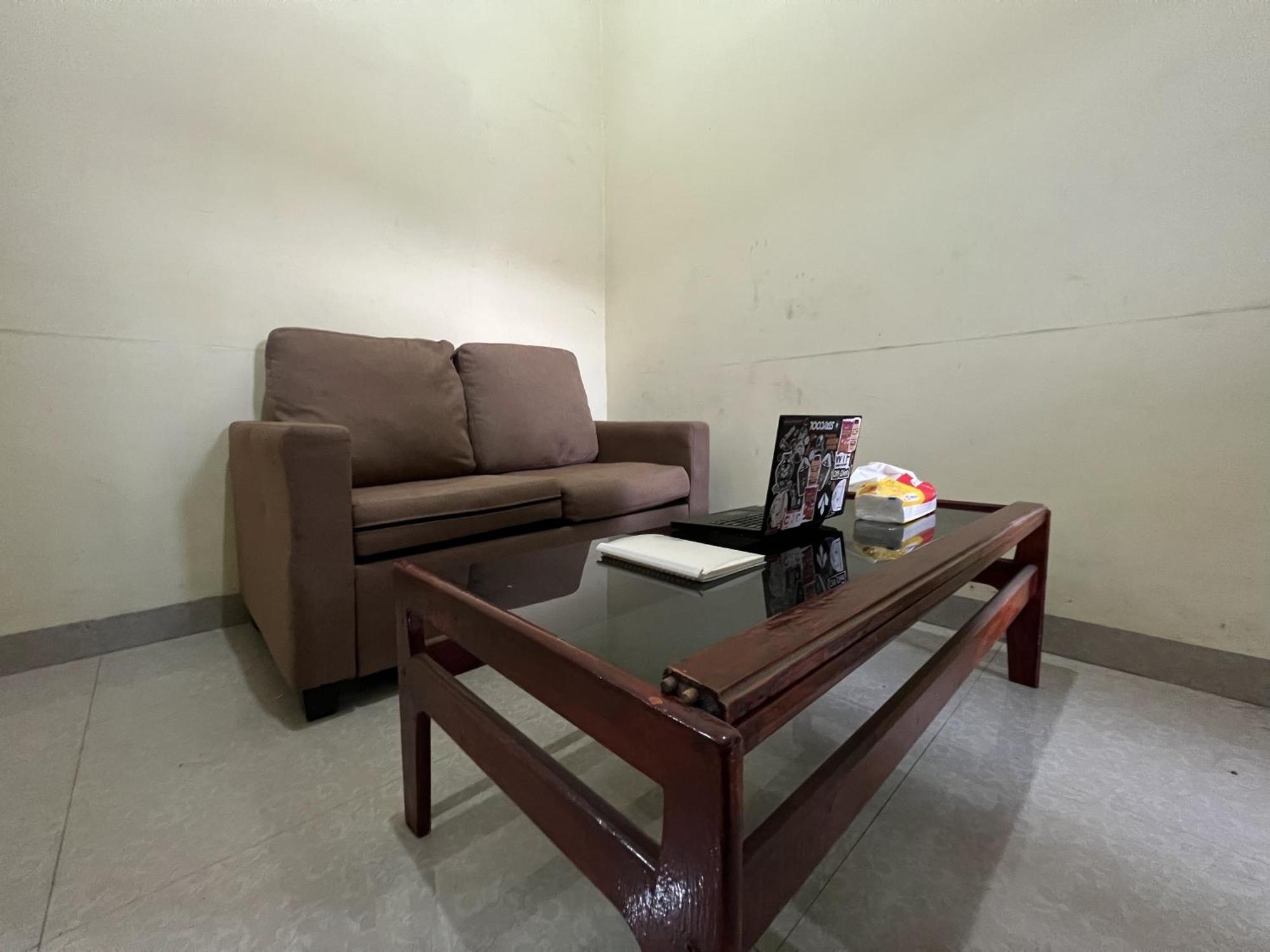 Hotel Oyo 92100 Kost Biru Makassar Exterior foto